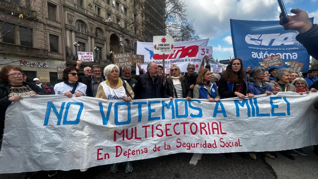 b93b51dd 5849 437a a3e6 aec3013f0987