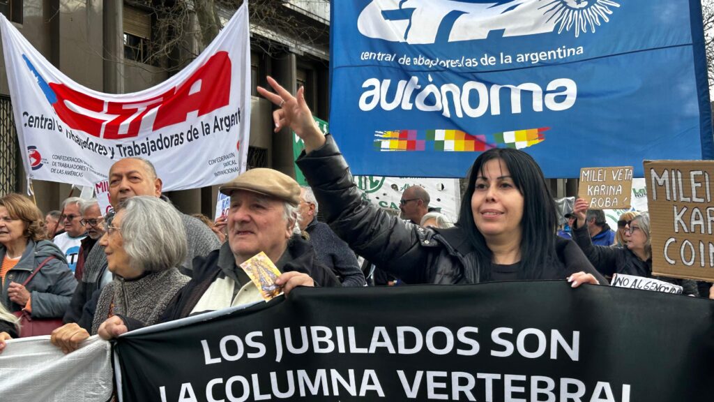 d990b984 37cc 4d50 9d4c 4b06d4c88282