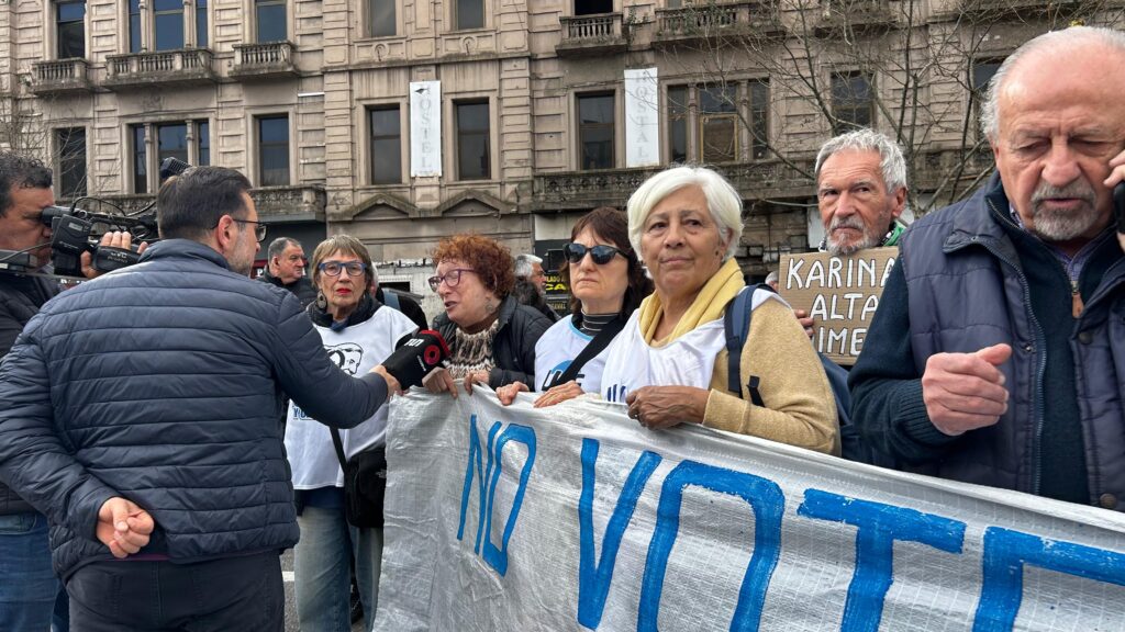 de9701a4 044c 4714 9bd9 c4e446e374c5