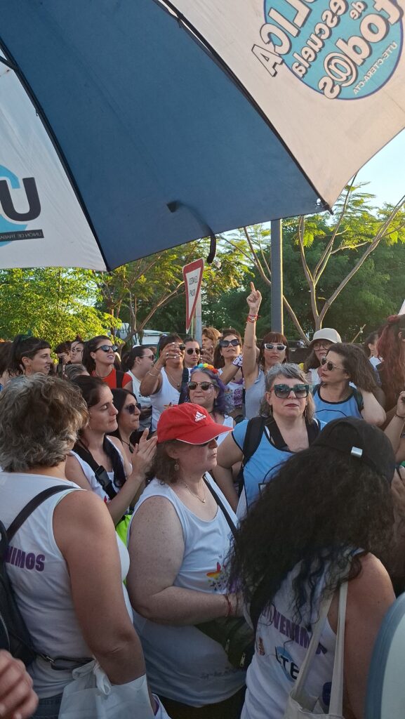 961e078e 5323 497d 99cb 4b5b4b1836c3