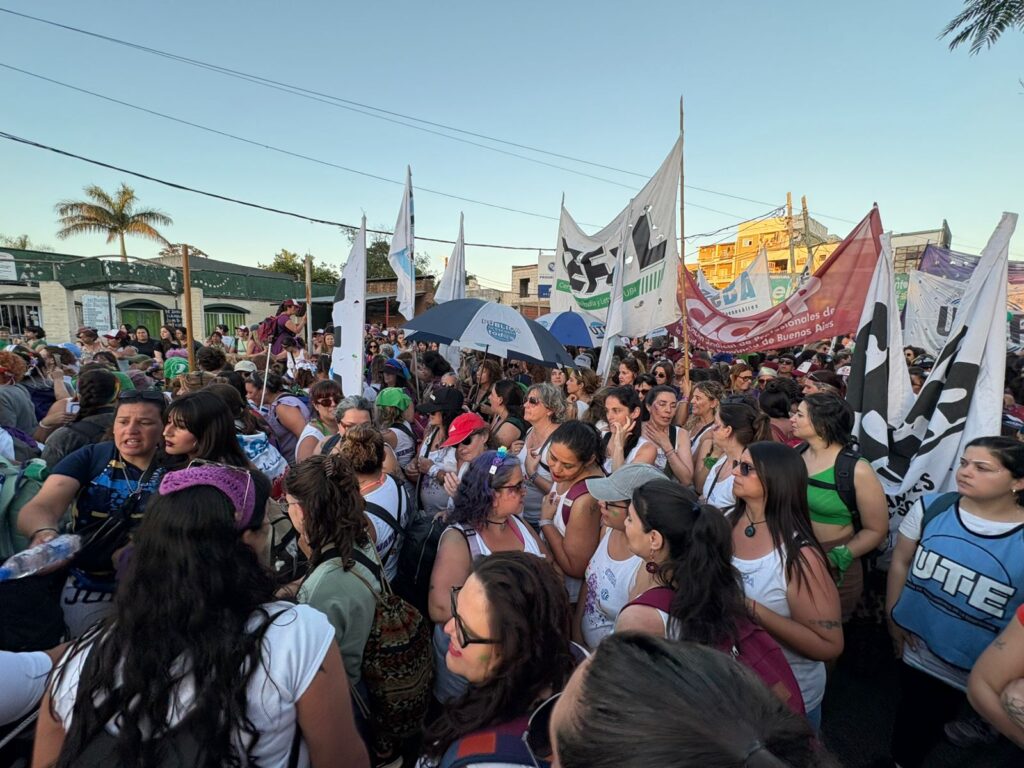 c7d147f5 ee24 4cdc 8a69 806db3a528e6