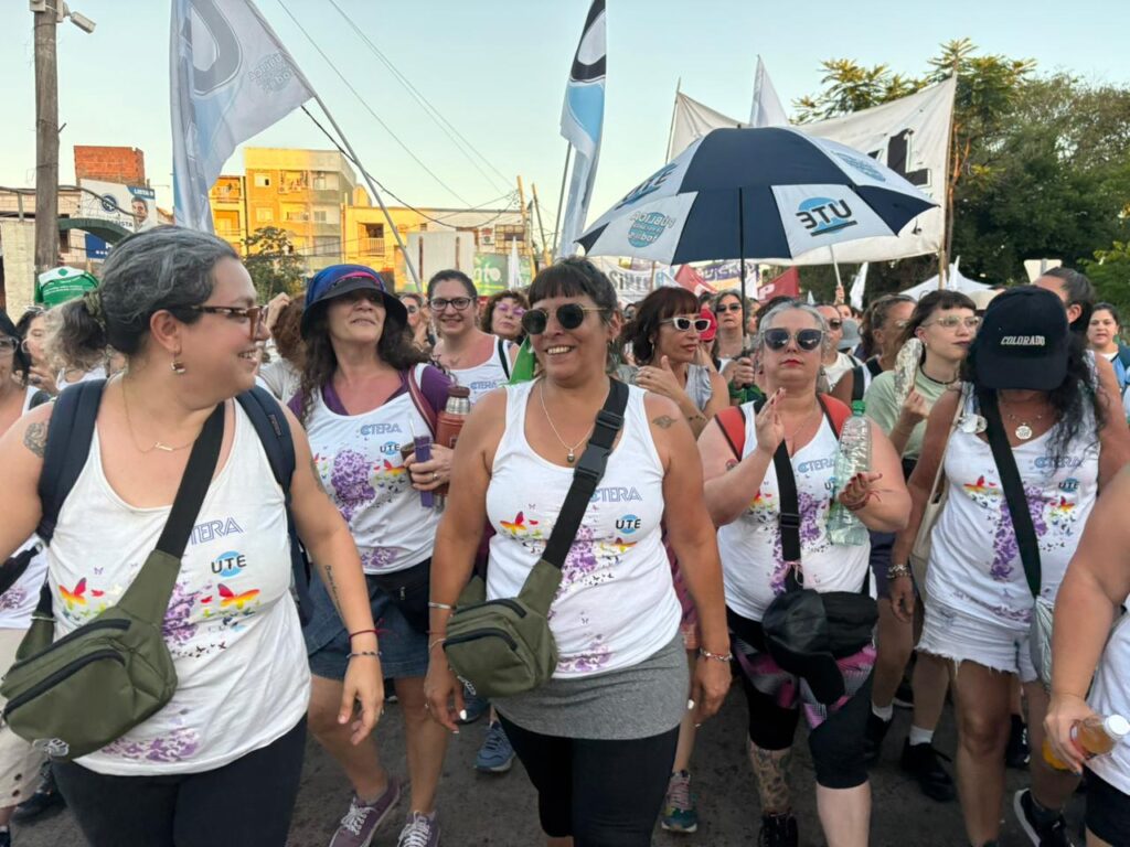 ee103c66 82a2 4351 bf27 f4a73164bc01